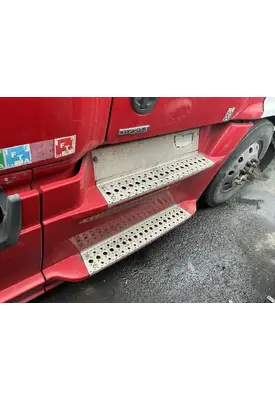 FREIGHTLINER Cascadia 125 Side Fairing