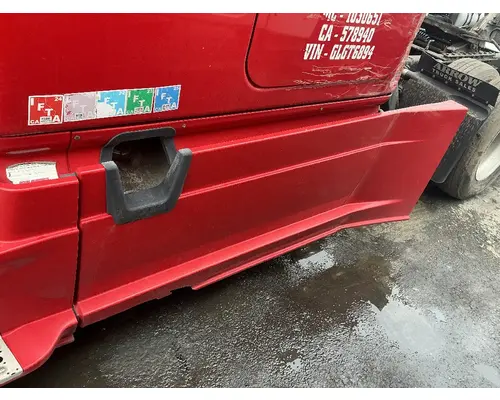 FREIGHTLINER Cascadia 125 Side Fairing