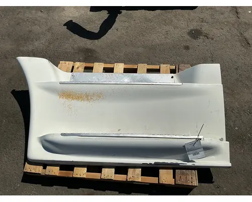 FREIGHTLINER Cascadia 125 Side Fairing