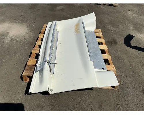 FREIGHTLINER Cascadia 125 Side Fairing