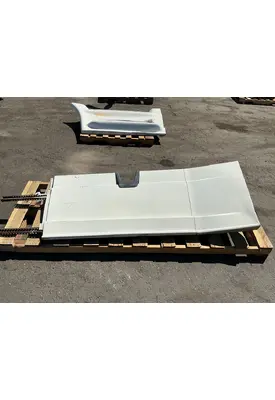 FREIGHTLINER Cascadia 125 Side Fairing