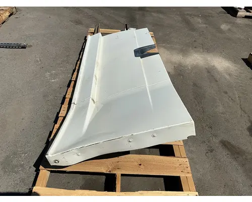 FREIGHTLINER Cascadia 125 Side Fairing