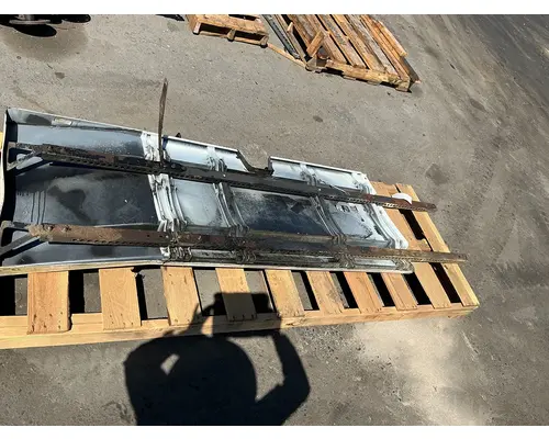 FREIGHTLINER Cascadia 125 Side Fairing