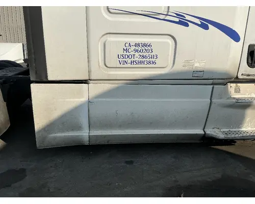 FREIGHTLINER Cascadia 125 Side Fairing