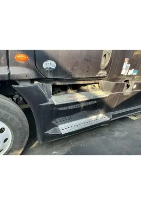 FREIGHTLINER Cascadia 125 Side Fairing