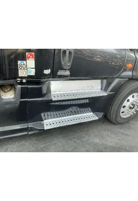 FREIGHTLINER Cascadia 125 Side Fairing