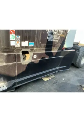 FREIGHTLINER Cascadia 125 Side Fairing