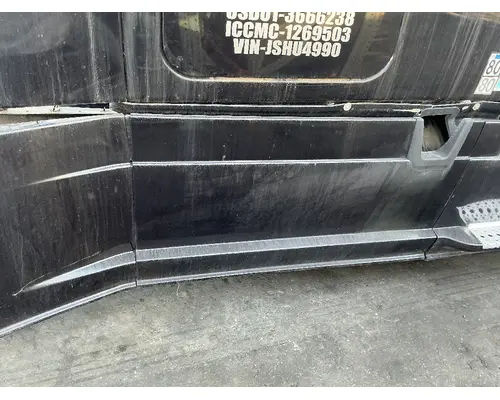 FREIGHTLINER Cascadia 125 Side Fairing