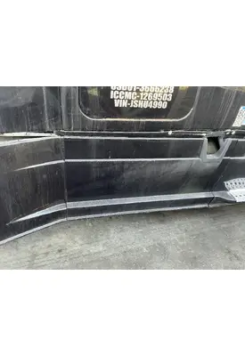 FREIGHTLINER Cascadia 125 Side Fairing