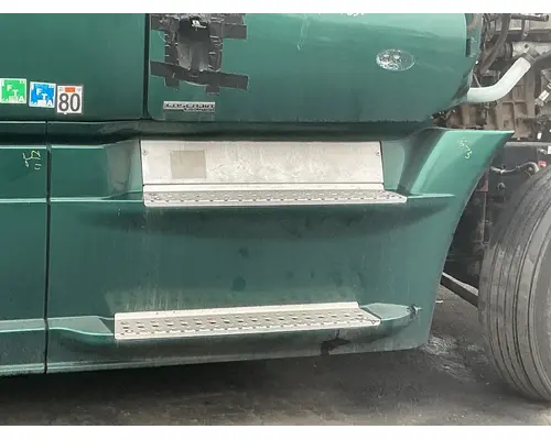 FREIGHTLINER Cascadia 125 Side Fairing