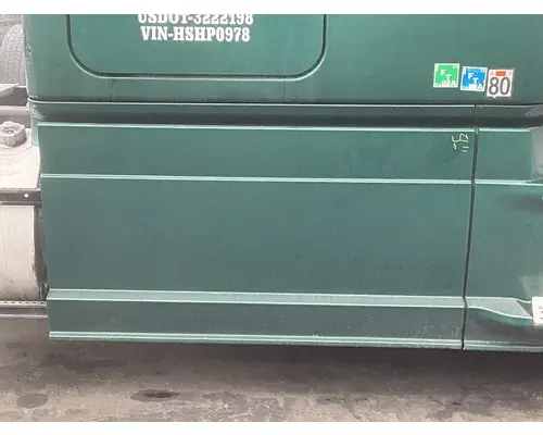 FREIGHTLINER Cascadia 125 Side Fairing