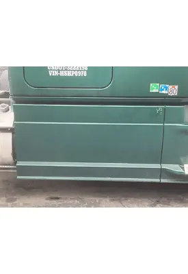 FREIGHTLINER Cascadia 125 Side Fairing