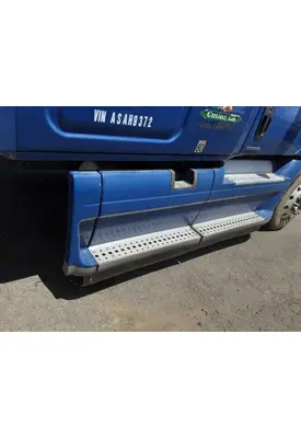 FREIGHTLINER Cascadia 125 Side Fairing