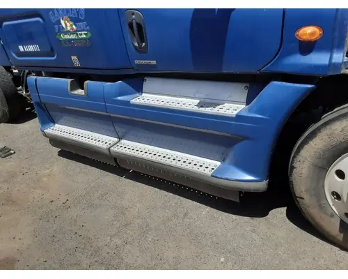 FREIGHTLINER Cascadia 125 Side Fairing