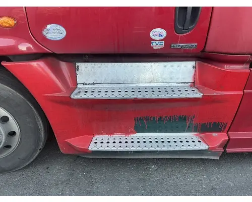 FREIGHTLINER Cascadia 125 Side Fairing