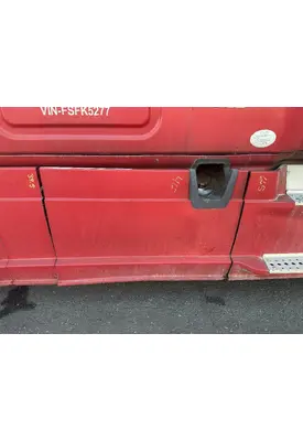 FREIGHTLINER Cascadia 125 Side Fairing