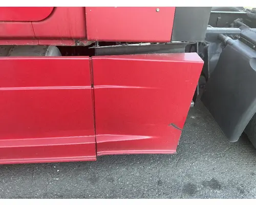 FREIGHTLINER Cascadia 125 Side Fairing