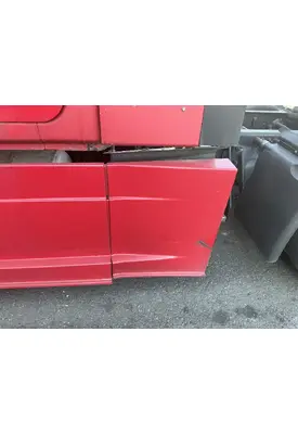 FREIGHTLINER Cascadia 125 Side Fairing