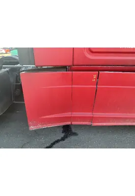FREIGHTLINER Cascadia 125 Side Fairing
