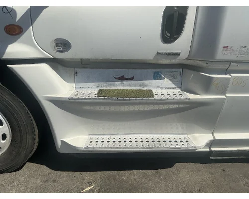 FREIGHTLINER Cascadia 125 Side Fairing
