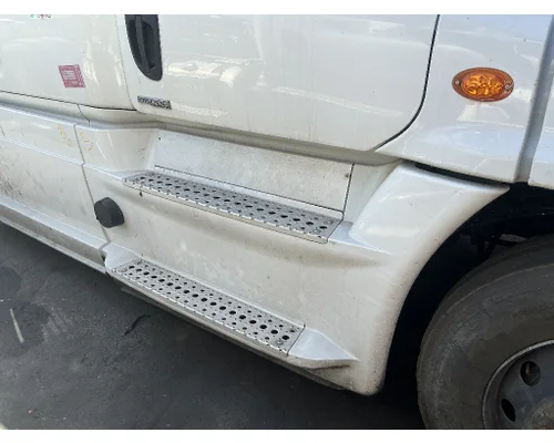 FREIGHTLINER Cascadia 125 Side Fairing
