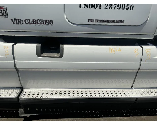 FREIGHTLINER Cascadia 125 Side Fairing