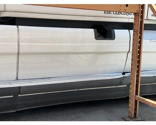 FREIGHTLINER Cascadia 125 Side Fairing