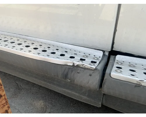 FREIGHTLINER Cascadia 125 Side Fairing