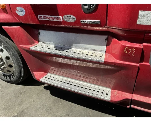 FREIGHTLINER Cascadia 125 Side Fairing