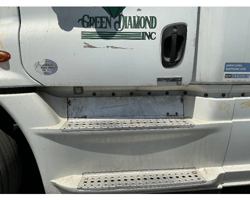 FREIGHTLINER Cascadia 125 Side Fairing