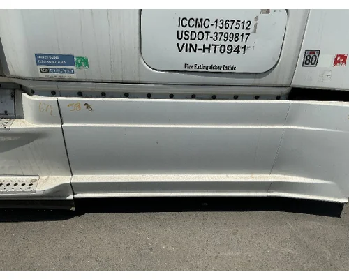 FREIGHTLINER Cascadia 125 Side Fairing
