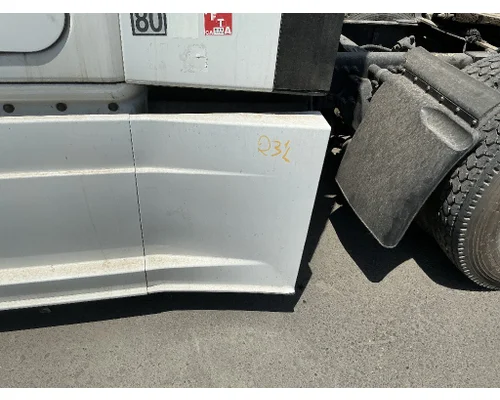FREIGHTLINER Cascadia 125 Side Fairing