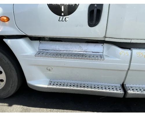 FREIGHTLINER Cascadia 125 Side Fairing