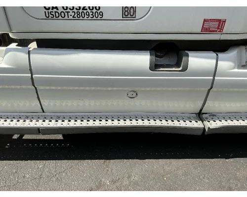 FREIGHTLINER Cascadia 125 Side Fairing