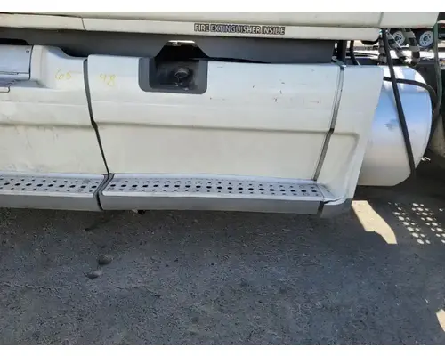 FREIGHTLINER Cascadia 125 Side Fairing
