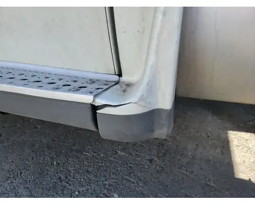 FREIGHTLINER Cascadia 125 Side Fairing