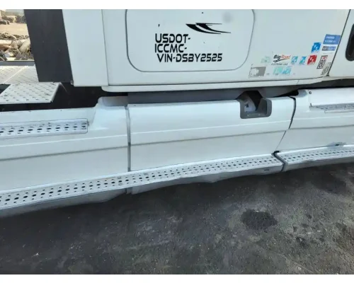 FREIGHTLINER Cascadia 125 Side Fairing