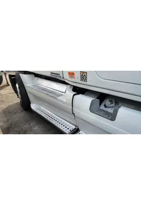 FREIGHTLINER Cascadia 125 Side Fairing