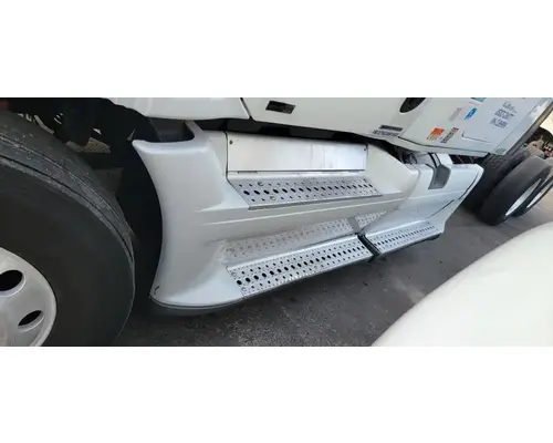 FREIGHTLINER Cascadia 125 Side Fairing