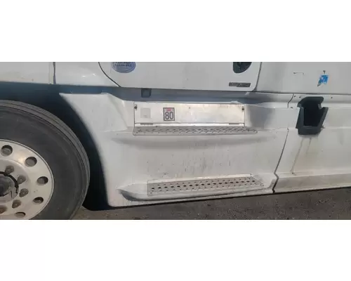 FREIGHTLINER Cascadia 125 Side Fairing