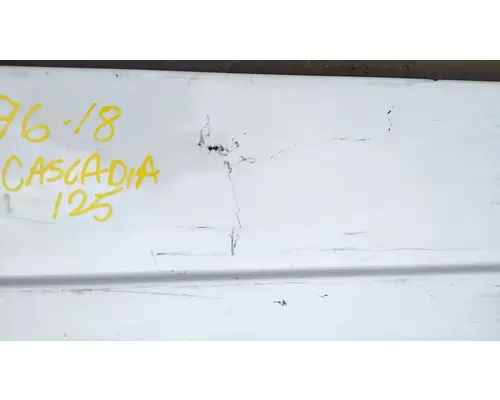 FREIGHTLINER Cascadia 125 Side Fairing