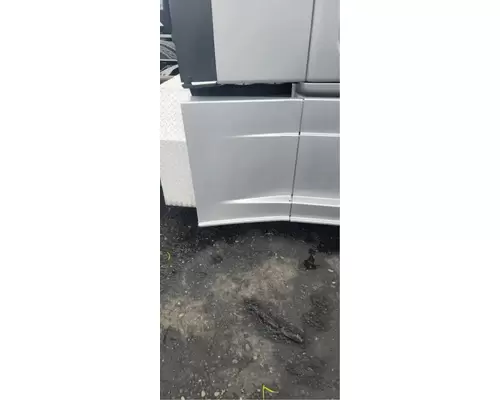 FREIGHTLINER Cascadia 125 Side Fairing