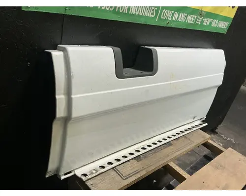 FREIGHTLINER Cascadia 125 Side Fairing