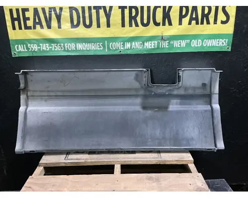 FREIGHTLINER Cascadia 125 Side Fairing