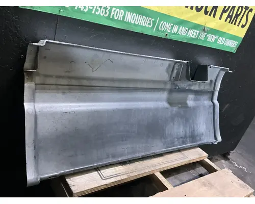 FREIGHTLINER Cascadia 125 Side Fairing