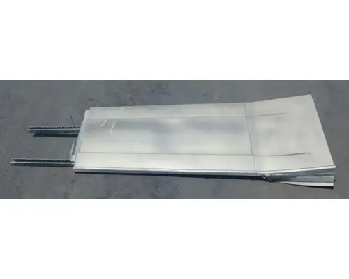 FREIGHTLINER Cascadia 125 Side Fairing