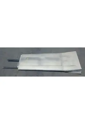 FREIGHTLINER Cascadia 125 Side Fairing