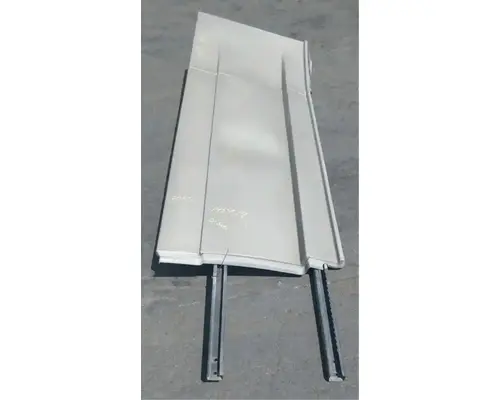 FREIGHTLINER Cascadia 125 Side Fairing