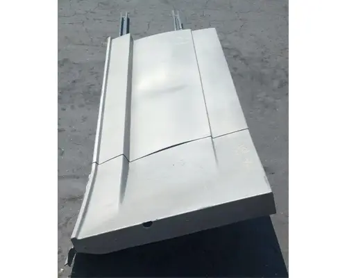 FREIGHTLINER Cascadia 125 Side Fairing