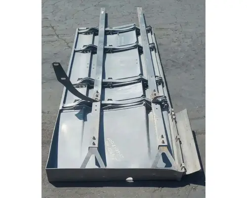 FREIGHTLINER Cascadia 125 Side Fairing